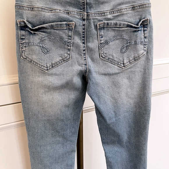 Embroidered Girls Mid Rise Jean - Picture 4 of 11